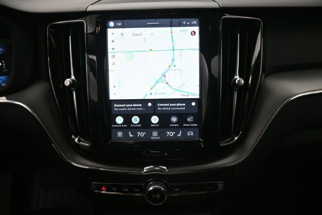 Used 2025 Volvo XC60 B5 Core AWD/4WD image 4