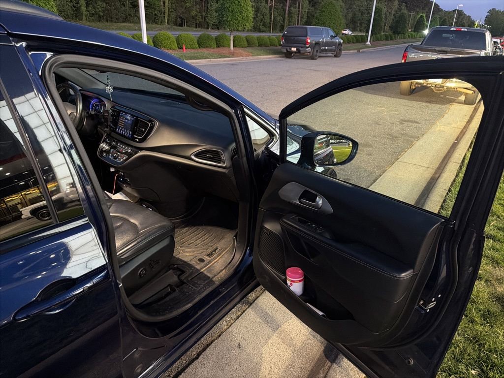 Used 2018 Chrysler Pacifica Touring-L Plus w/ Advanced Safetytec Group image 17