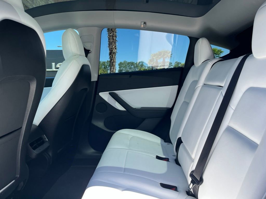 Used 2021 Tesla Model Y Long Range AWD/4WD image 3