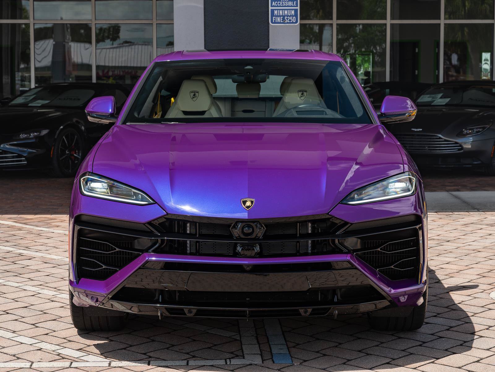 Used 2025 Lamborghini Urus SE AWD/4WD image 33