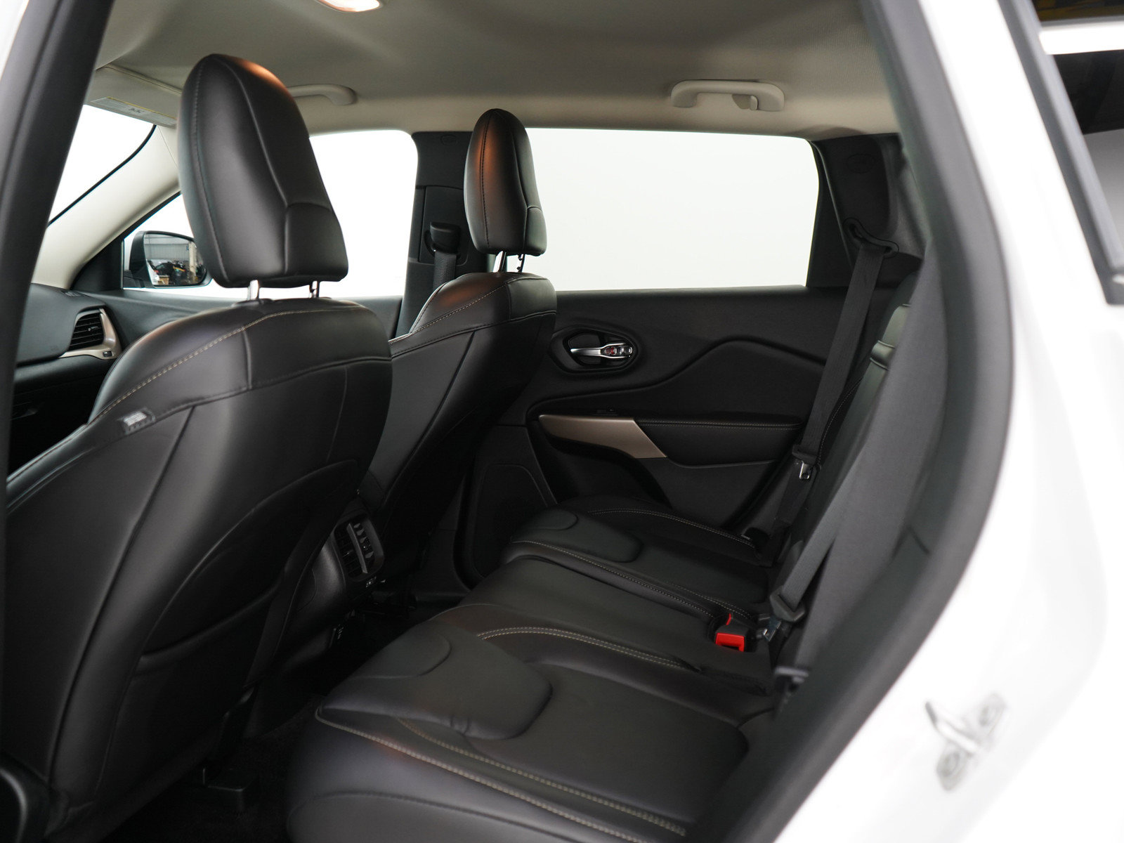 Used 2018 Jeep Cherokee Limited AWD/4WD image 18