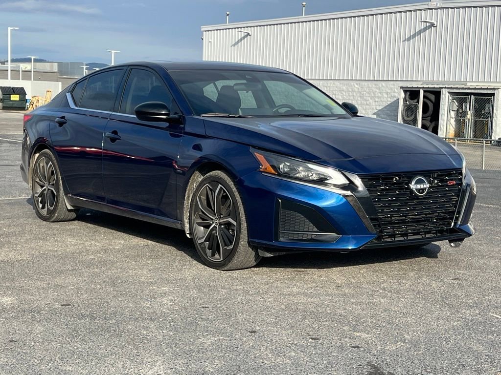 Used 2024 Nissan Altima 2.5 SR w/ SR Premium Package image 2