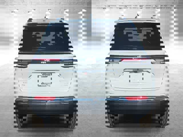 Used 2025 Jeep Grand Cherokee Laredo image 7