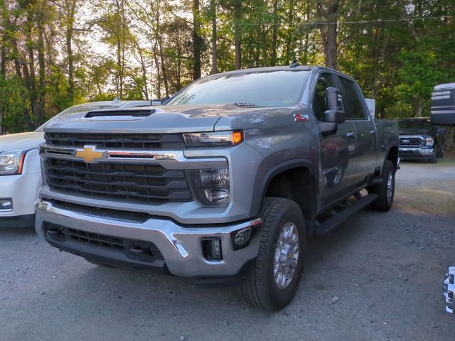Used 2025 Chevrolet Silverado 2500 LT AWD/4WD image 2