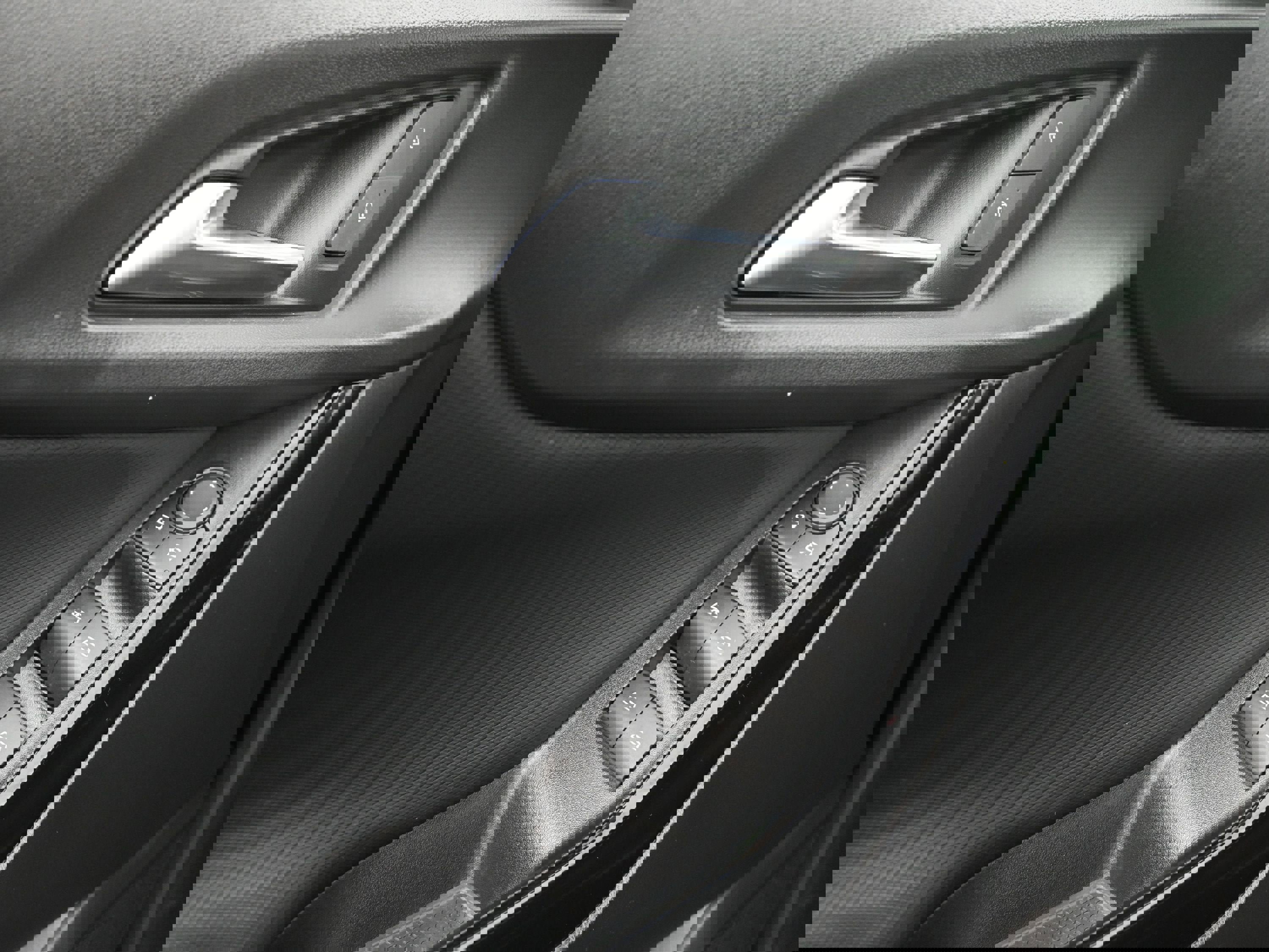 Used 2025 Chevrolet Equinox LT w/ Safety and Technology Package image 24