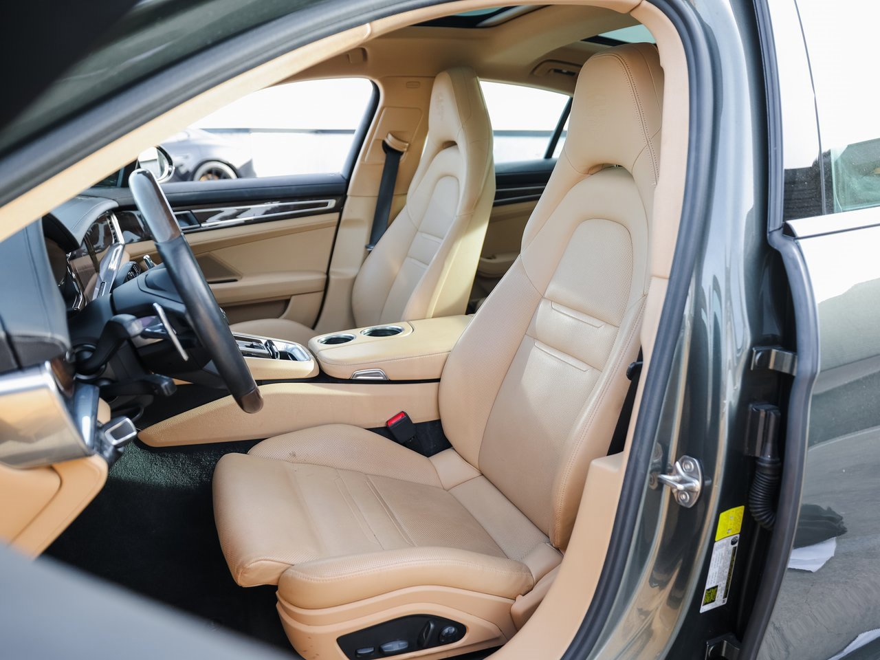 Certified 2023 Porsche Panamera Platinum Edition image 5