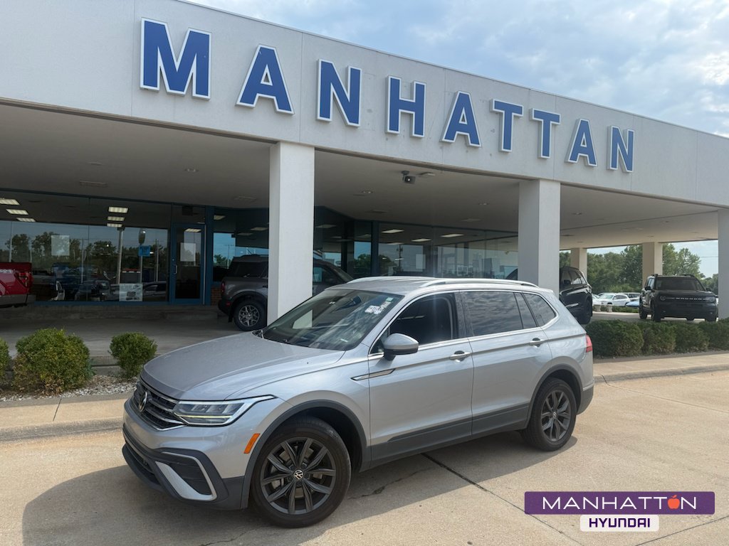 Used 2023 Volkswagen Tiguan SE FWD image 1