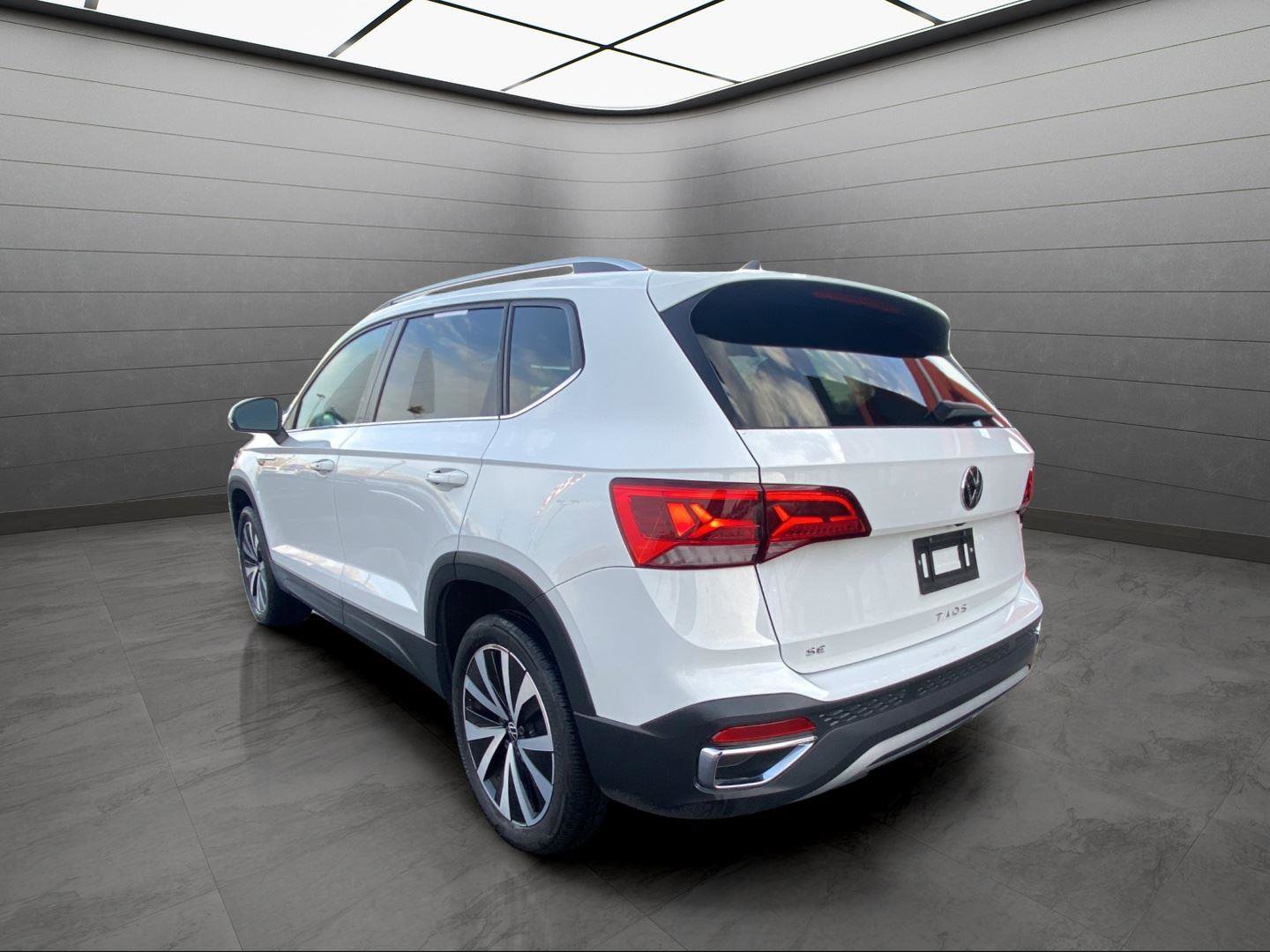 Used 2024 Volkswagen Taos SE image 3