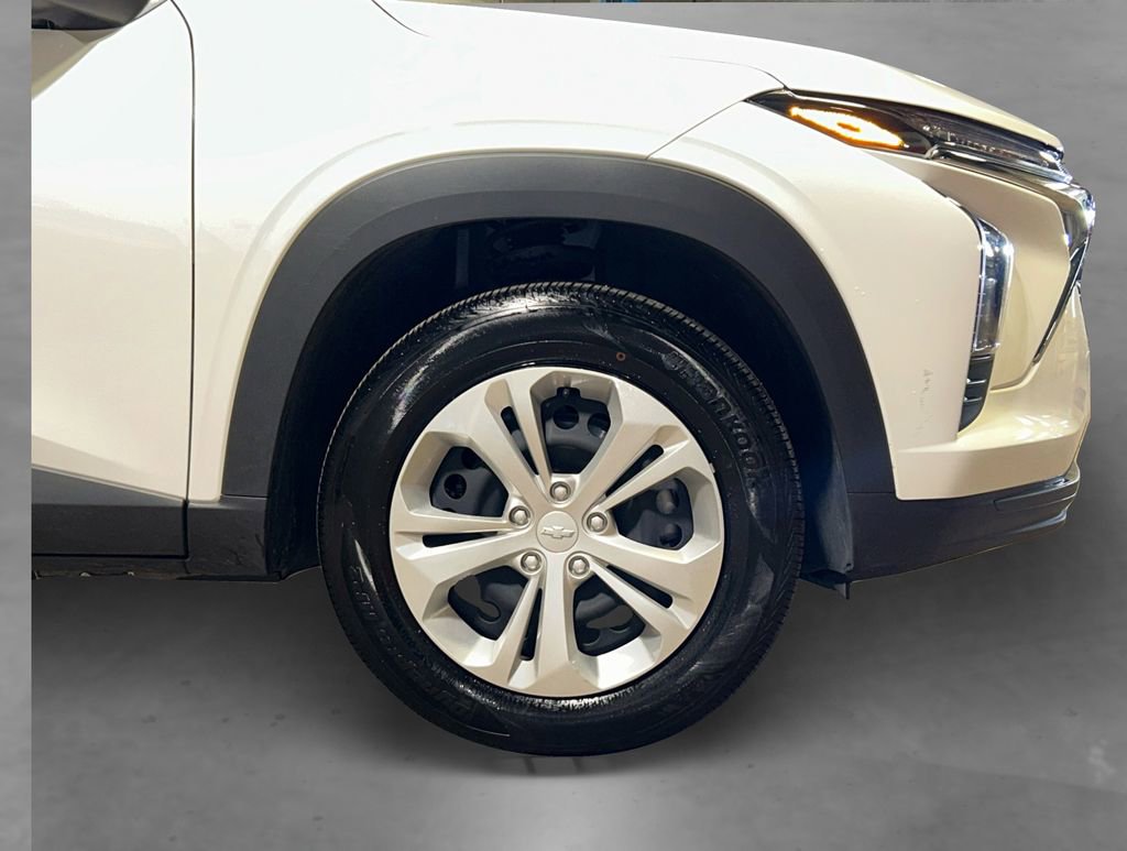 Used 2025 Chevrolet Trax LS image 18