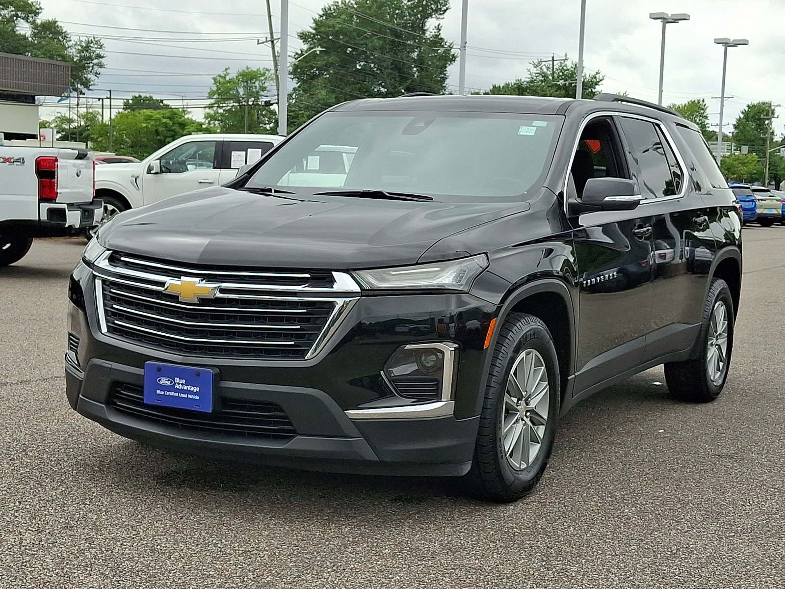 Used 2023 Chevrolet Traverse LT FWD image 4