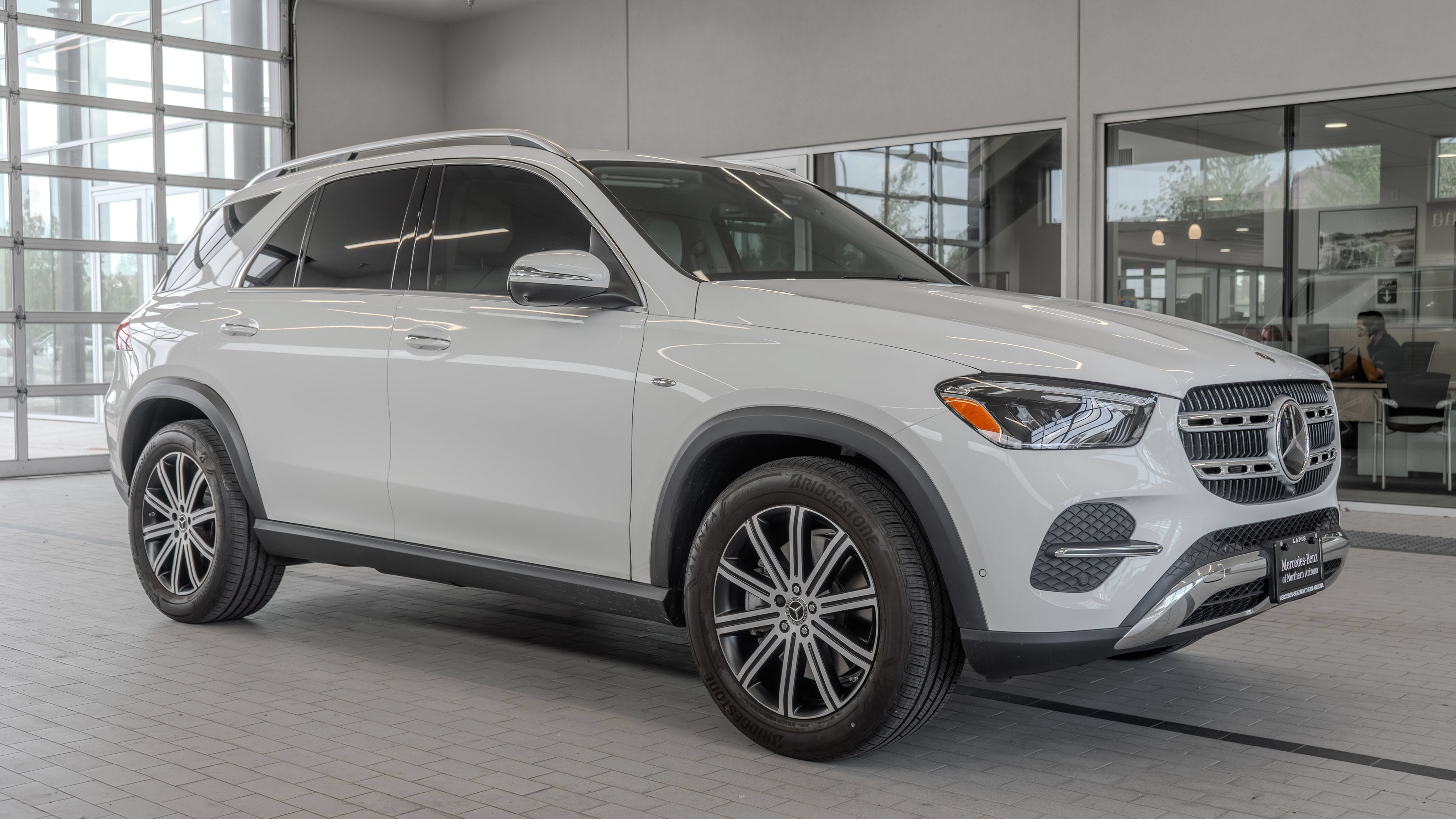 Certified 2025 Mercedes-Benz GLE 450e 4MATIC w/ Driver Assistance Package image 11