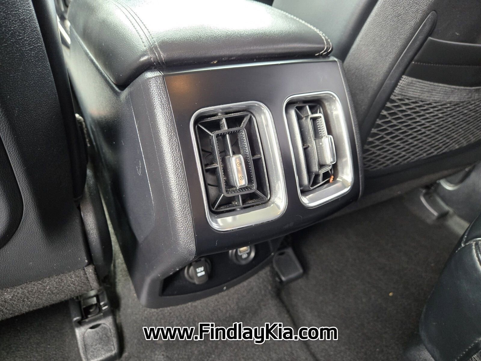 Used 2023 Kia Sorento EX AWD/4WD image 13