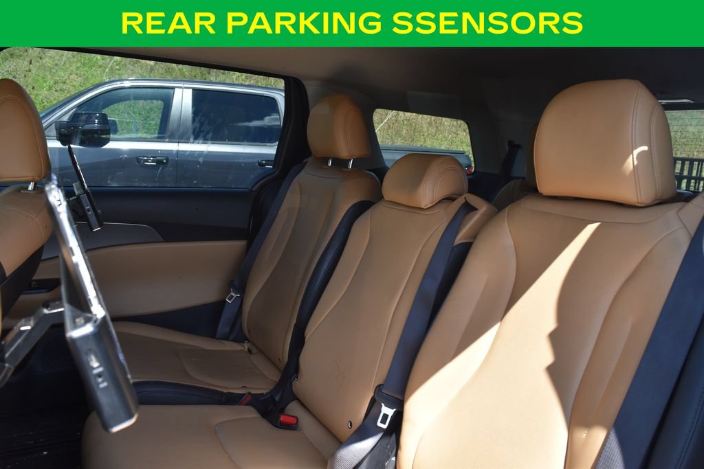 Used 2023 Kia Carnival LX FWD image 14
