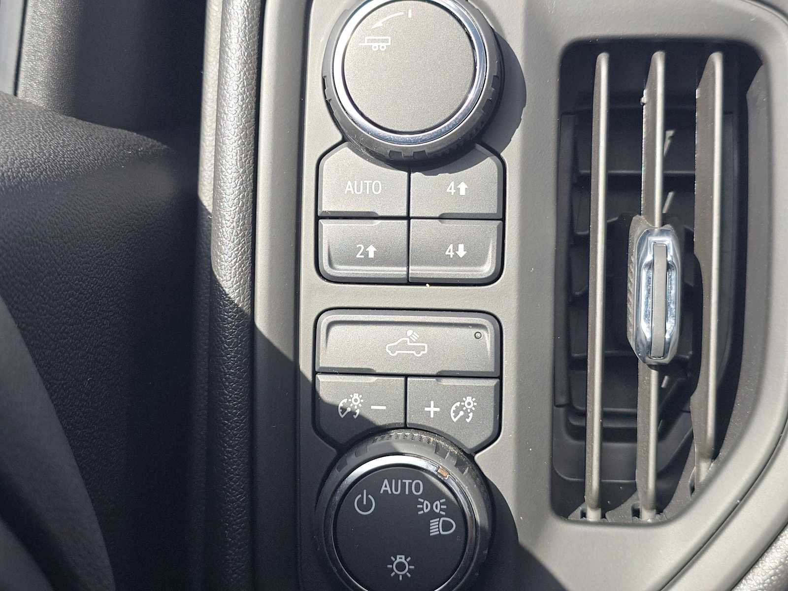 Used 2025 Chevrolet Silverado 1500 Custom Trail Boss w/ Turbomax Blackout Package image 31