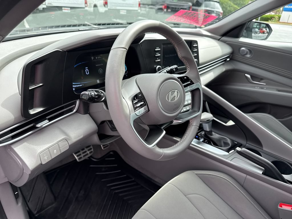 Certified 2025 Hyundai Elantra Sport FWD image 14