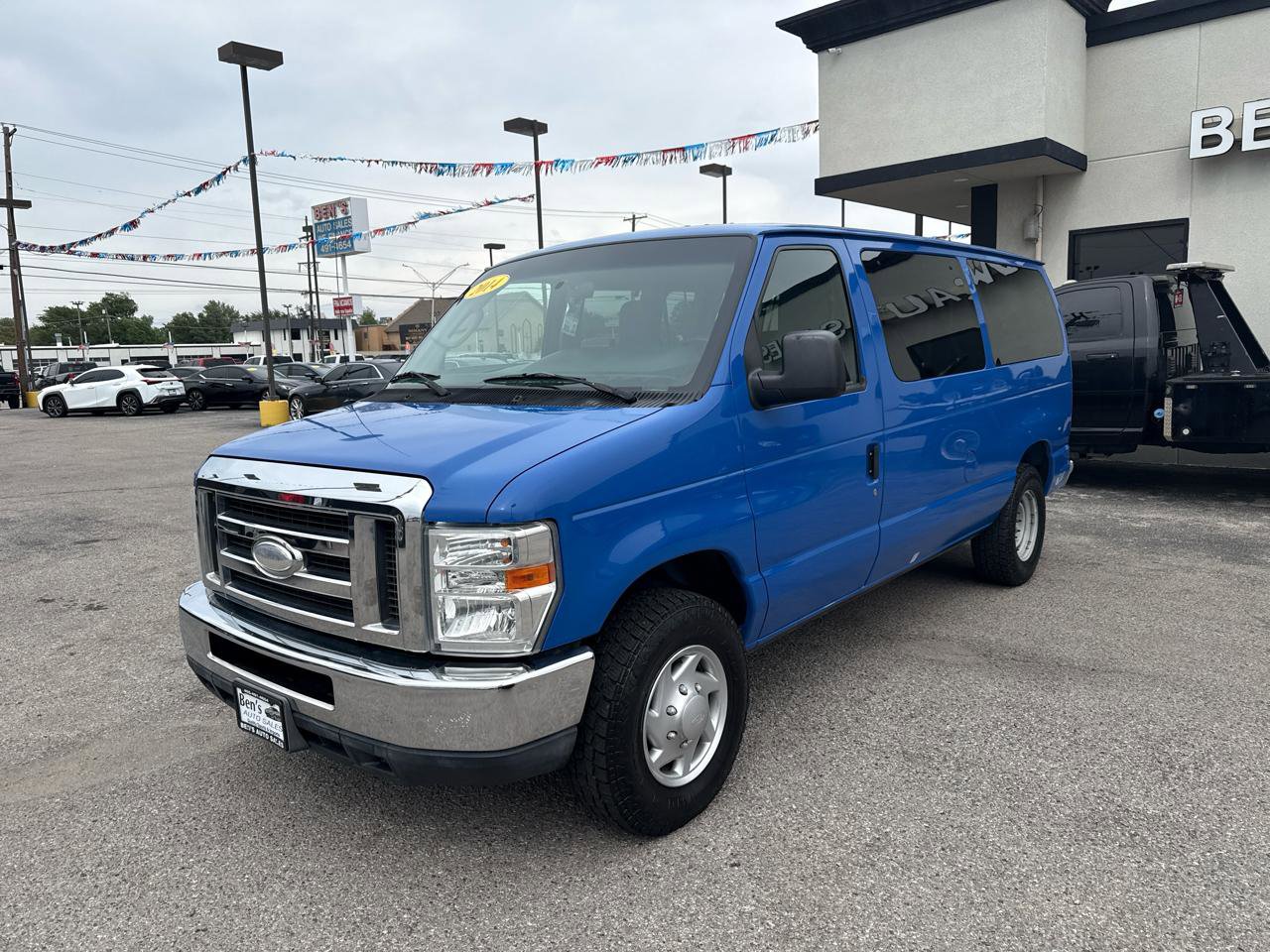 Used 2014 Ford E-350 and Econoline 350 XLT RWD image 2