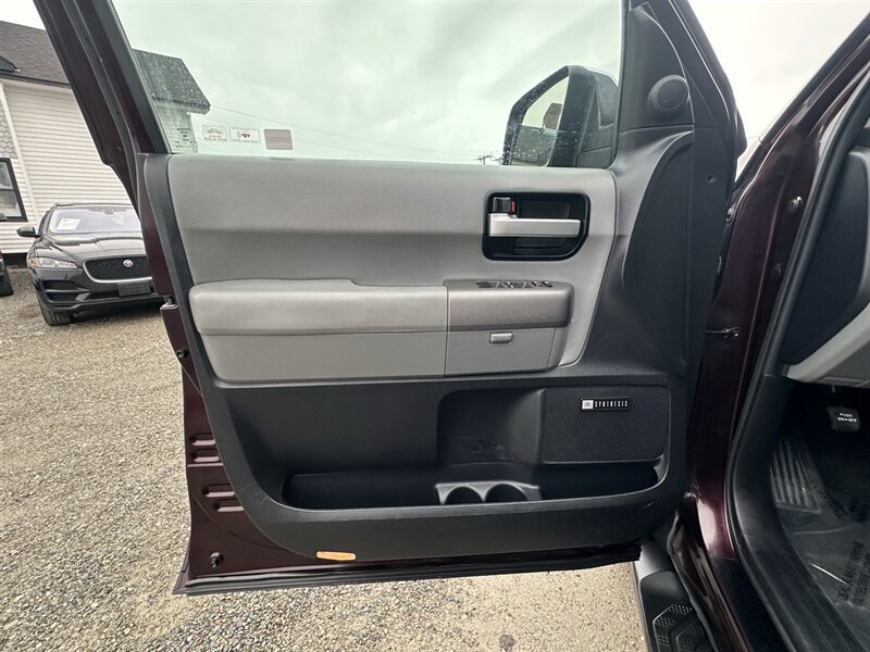 Used 2015 Toyota Sequoia Limited AWD/4WD image 27