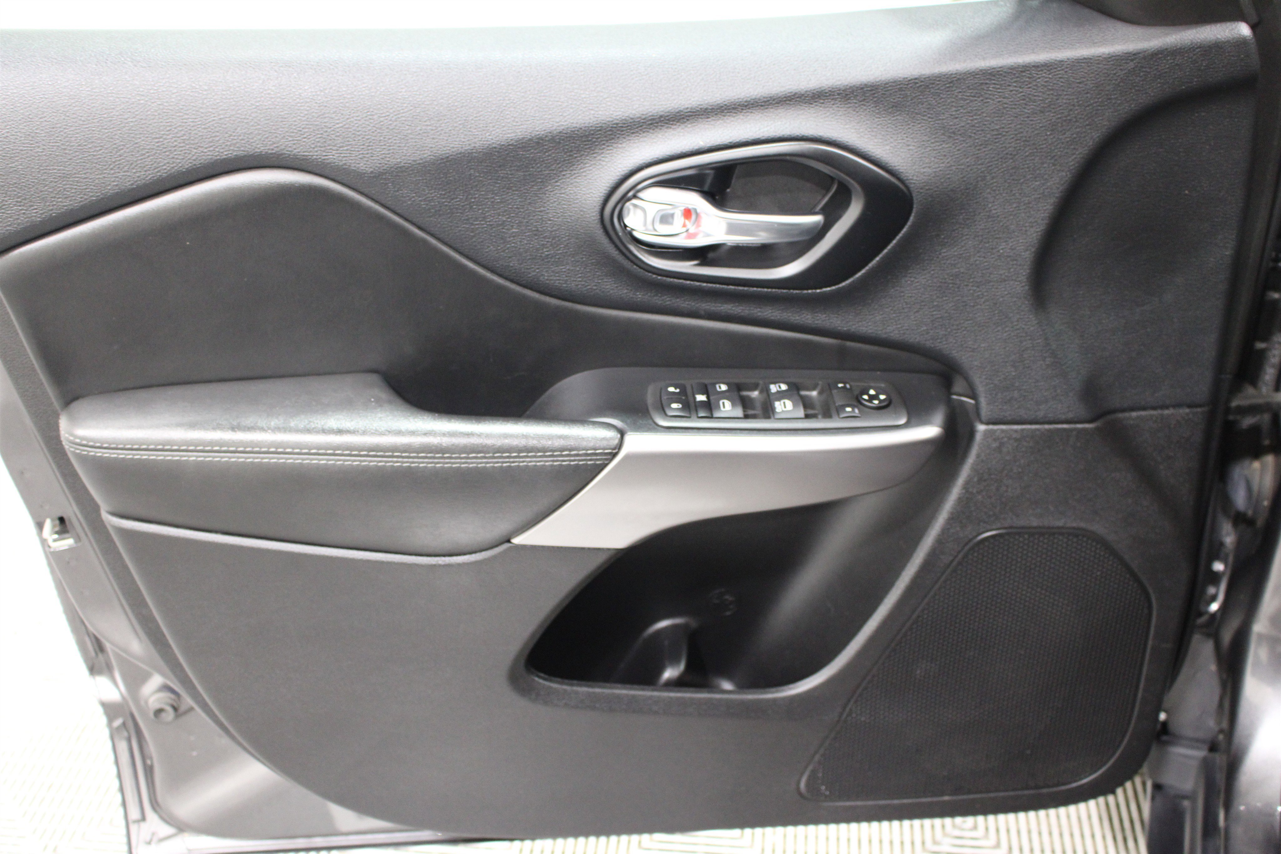 Used 2022 Jeep Cherokee Latitude Lux image 6