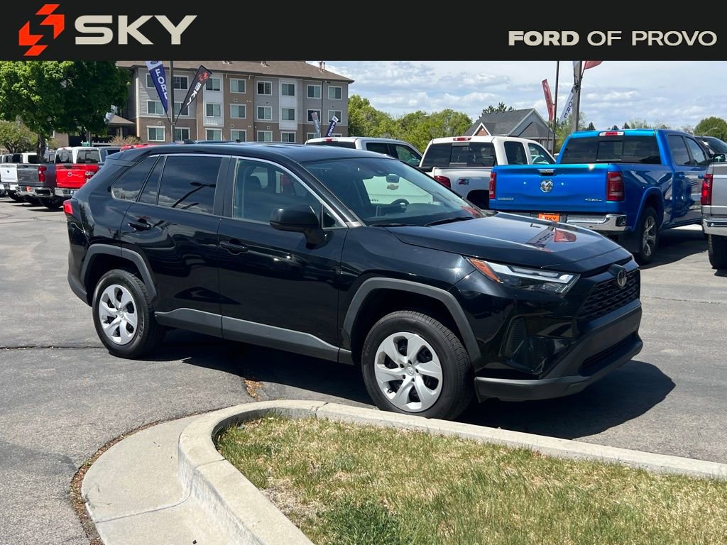 Used 2024 Toyota RAV4 LE FWD image 6