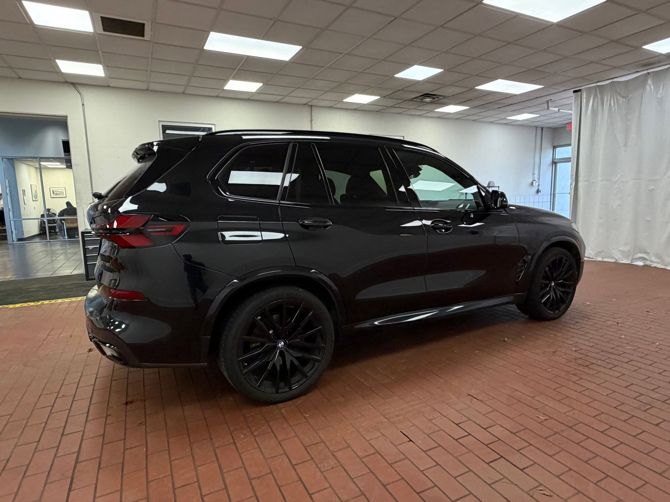 Certified 2024 BMW X5 xDrive40i w/ M Sport Package image 8