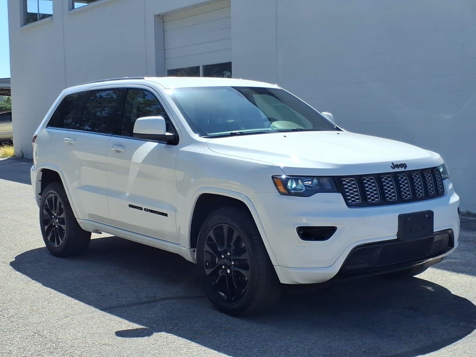 Used 2021 Jeep Grand Cherokee Laredo X AWD/4WD image 2
