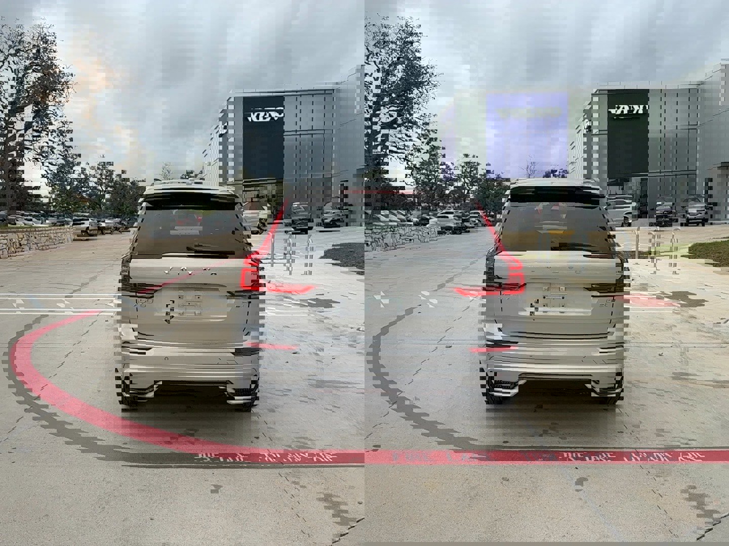 Certified 2025 Volvo XC60 B5 Plus image 5