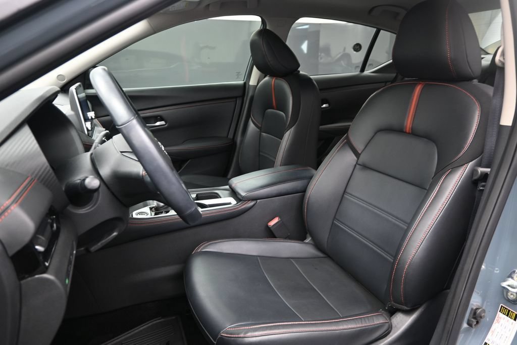Used 2025 Nissan Sentra SR w/ SR Premium Package FWD image 21