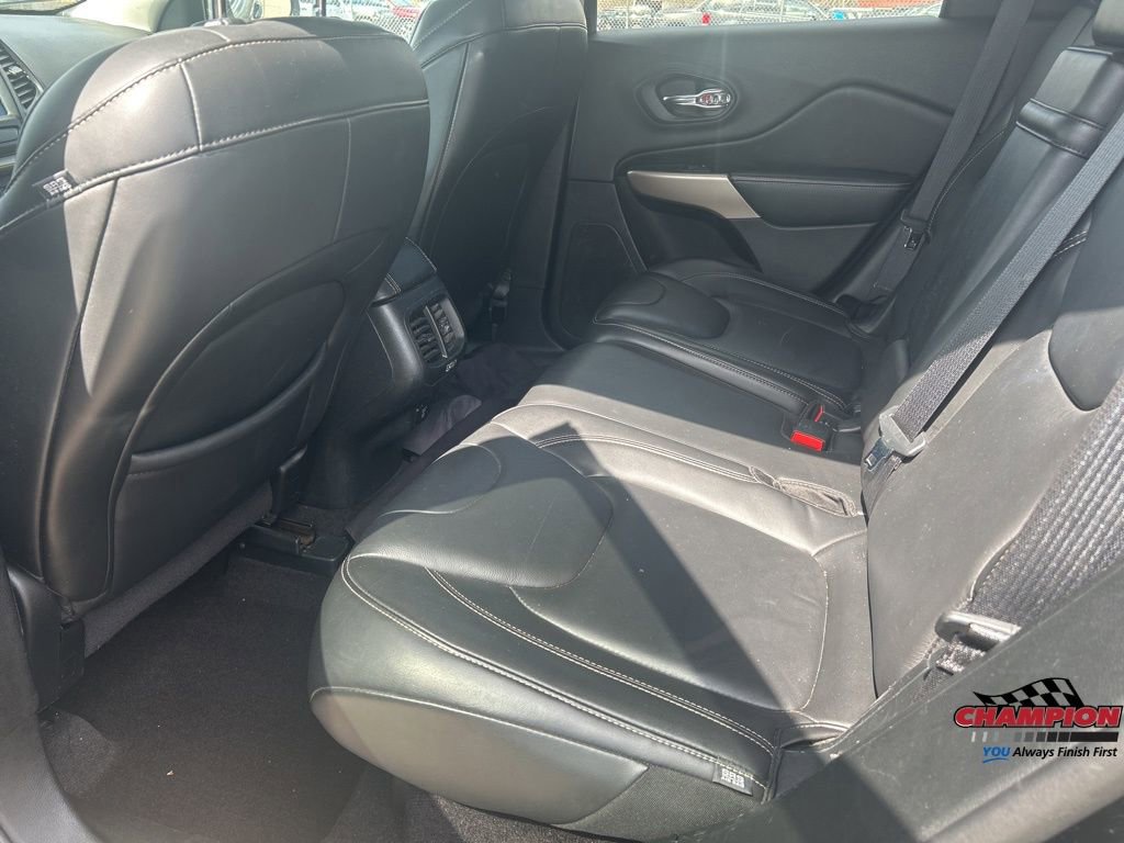 Used 2018 Jeep Cherokee Limited AWD/4WD image 8