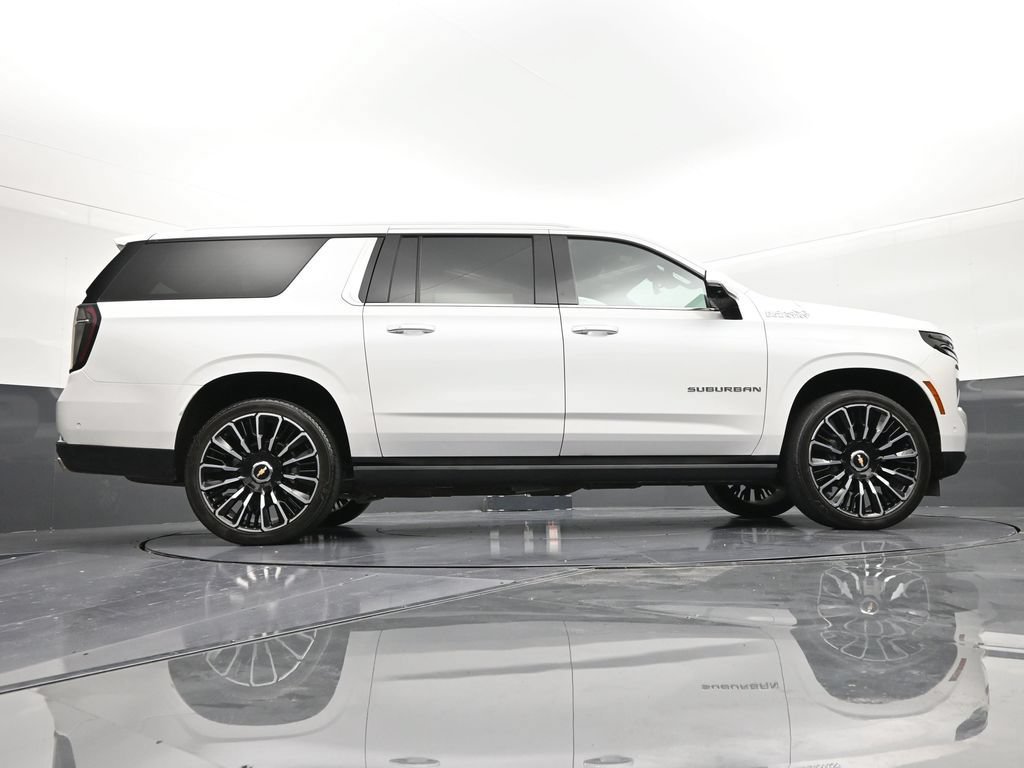Used 2025 Chevrolet Suburban High Country AWD/4WD image 24