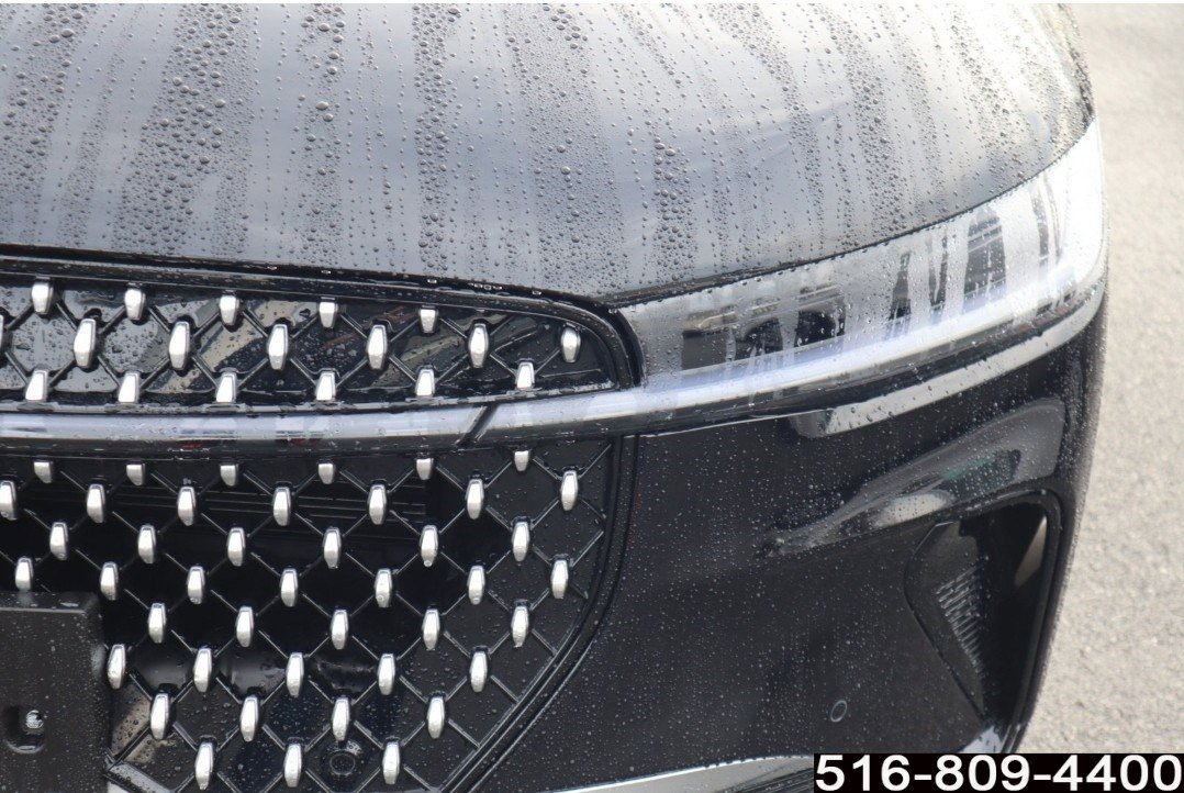 Used 2025 Lincoln Nautilus Reserve image 12