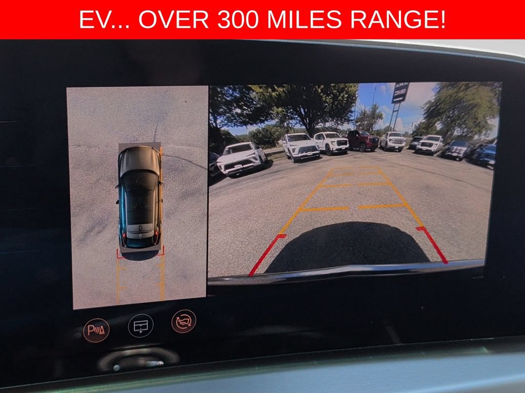 Used 2024 Cadillac Lyriq Luxury w/ LPO, Floor Liner Package AWD/4WD image 22