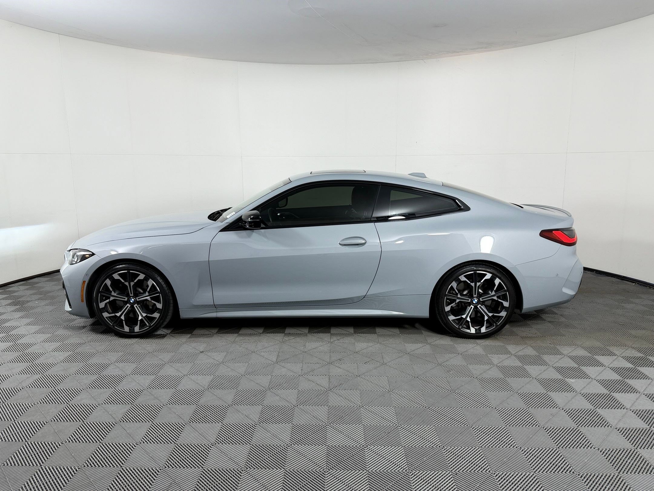 Certified 2025 BMW 430i Coupe w/ M Sport Package RWD image 2