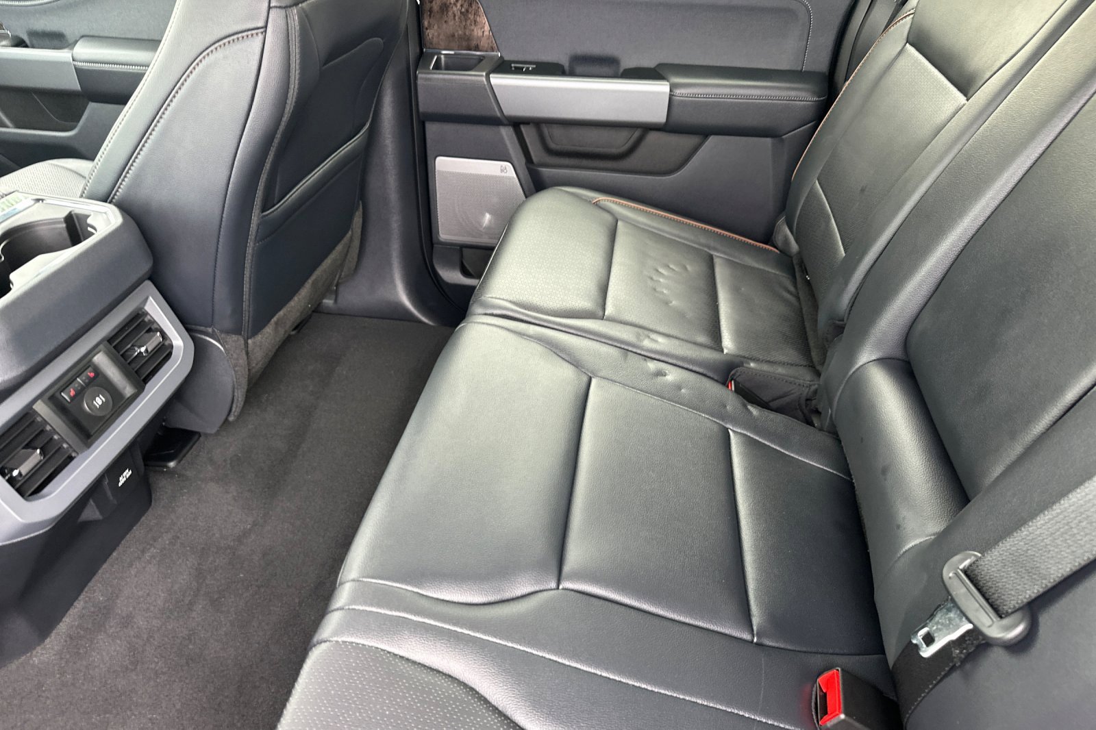 New 2025 Ford F250 Lariat w/ Black Appearance Package image 12