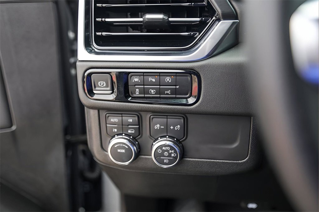 Used 2025 GMC Yukon Denali image 15