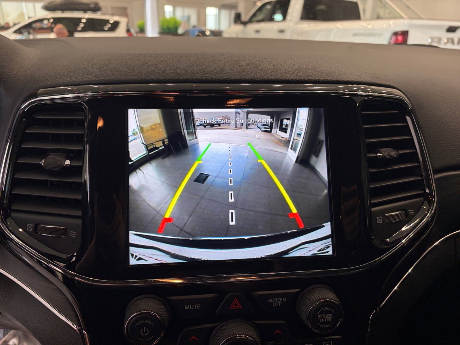 Used 2022 Jeep Grand Cherokee Limited image 26