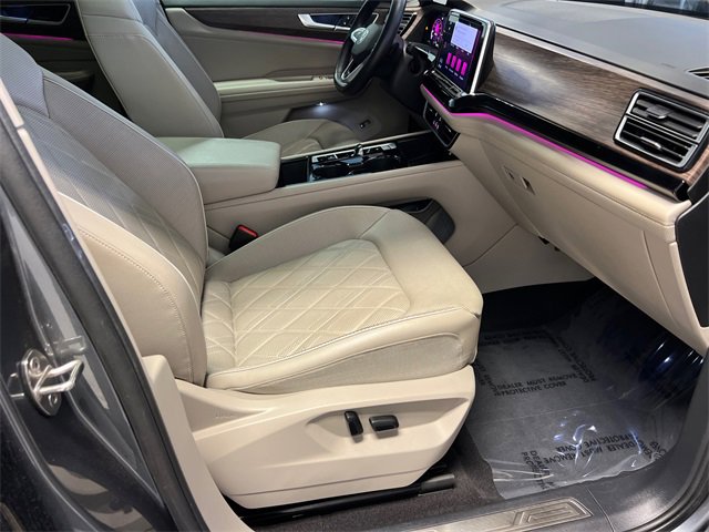 Certified 2024 Volkswagen Atlas SEL Premium R-Line image 11