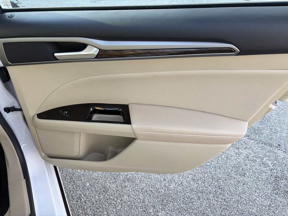 Used 2013 Ford Fusion SE FWD image 23