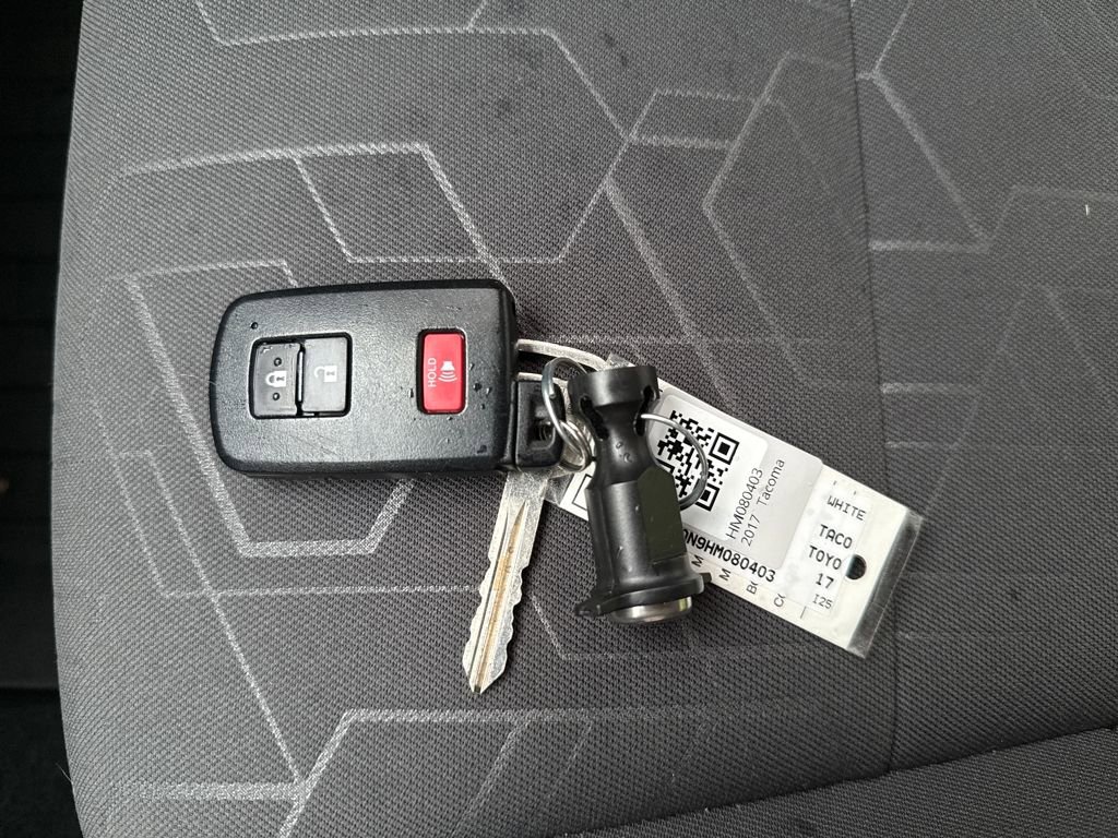 Used 2017 Toyota Tacoma TRD Sport image 32
