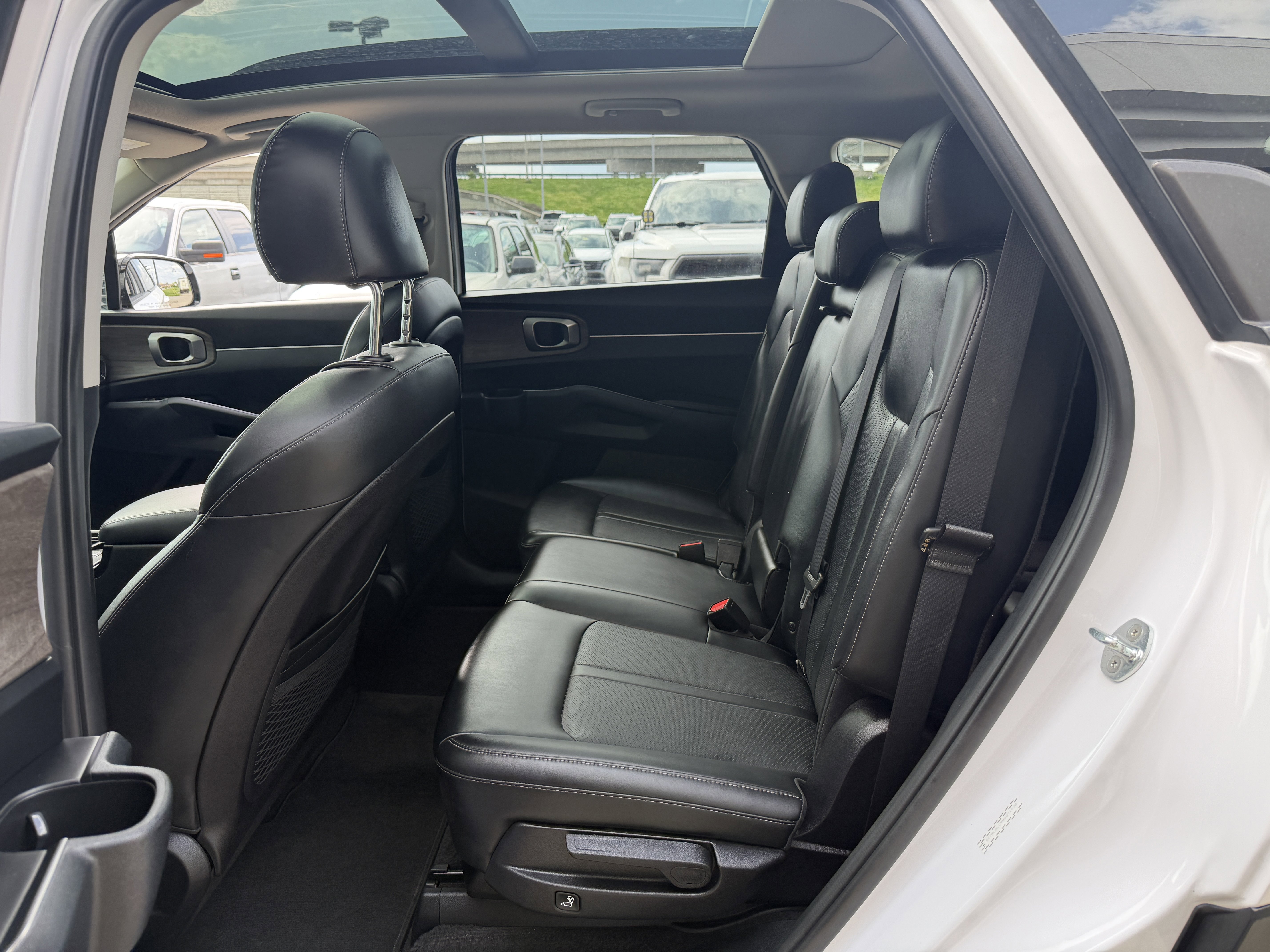 Used 2022 Kia Sorento S w/ Panoramic Sunroof Package AWD/4WD image 26
