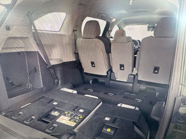 Used 2024 Toyota Sienna LE FWD image 9