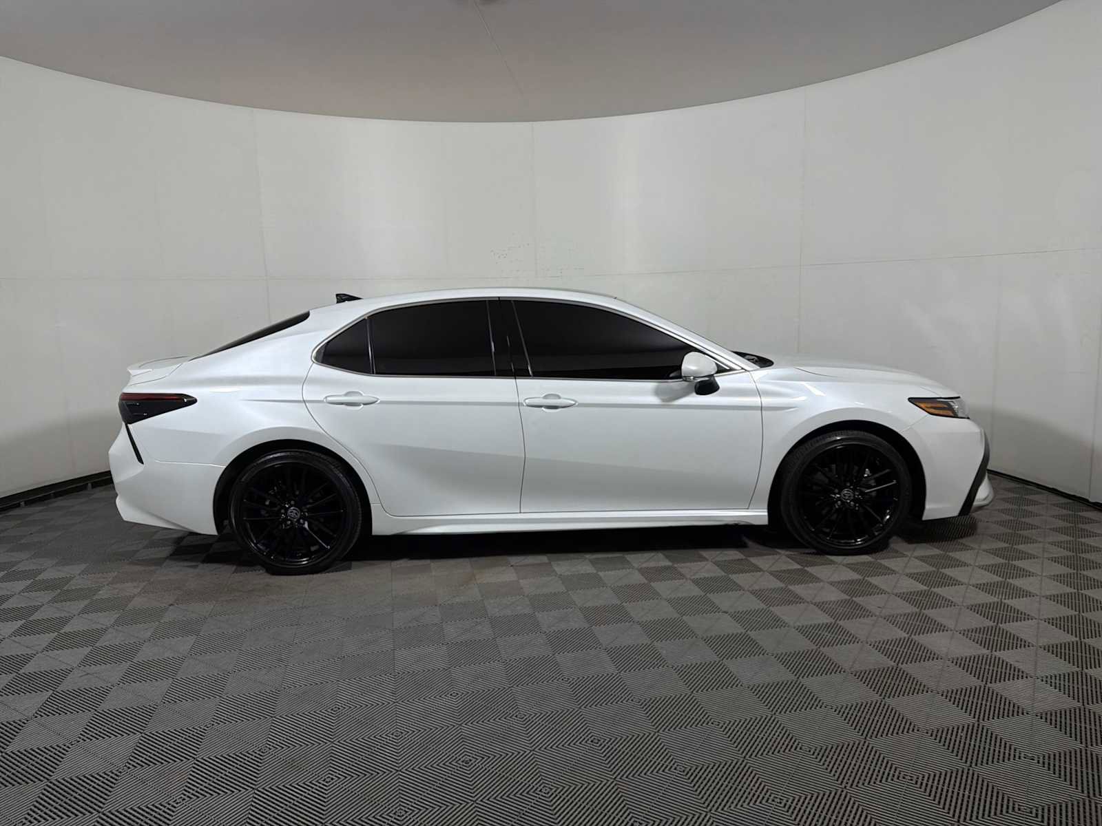 Used 2023 Toyota Camry XSE image 7