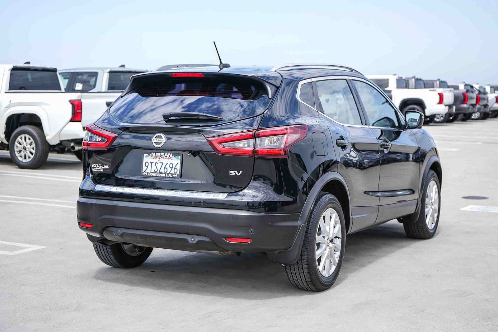 Used 2021 Nissan Rogue Sport SV w/ Technology Package FWD image 6