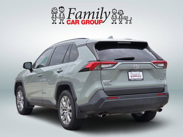 Used 2022 Toyota RAV4 XLE Premium AWD/4WD image 3
