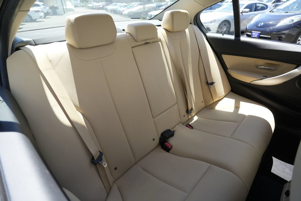 Used 2018 BMW 320i xDrive Sedan AWD/4WD image 26