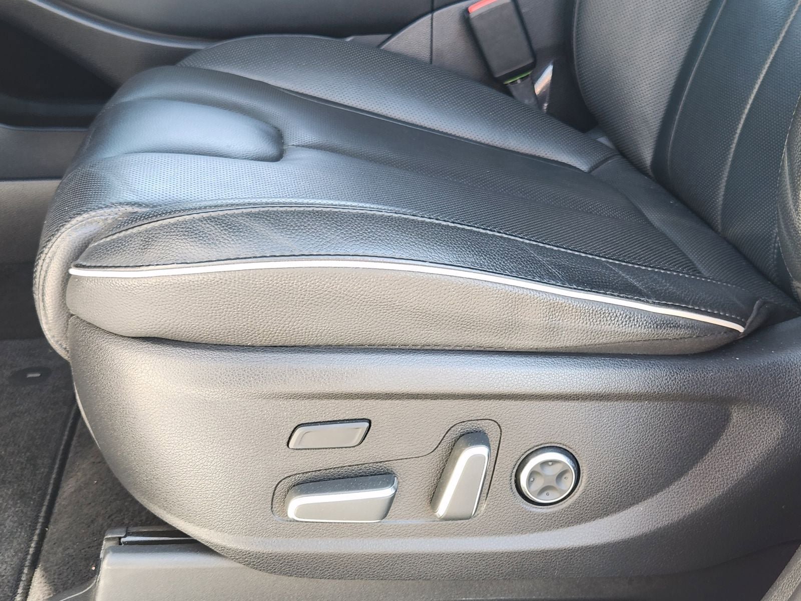 Used 2024 Hyundai Palisade Limited FWD image 23