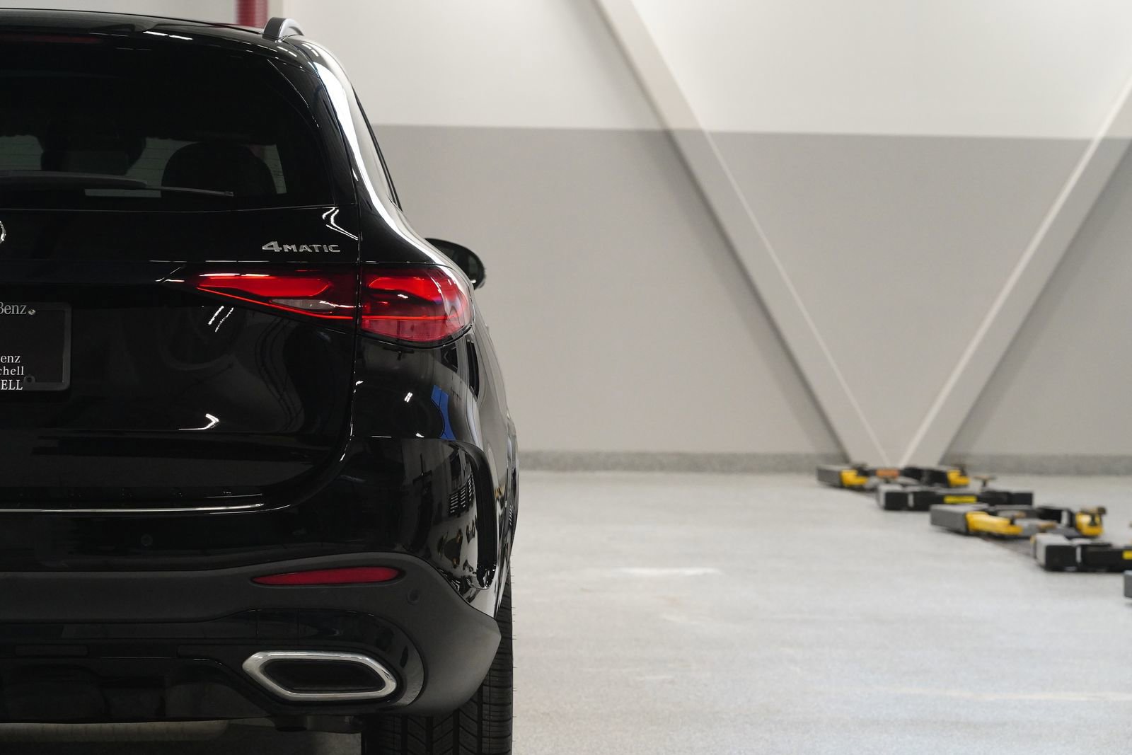 Used 2025 Mercedes-Benz GLC 350e 4MATIC image 12