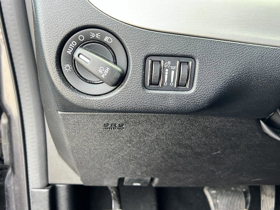 Used 2017 Dodge Grand Caravan GT image 26