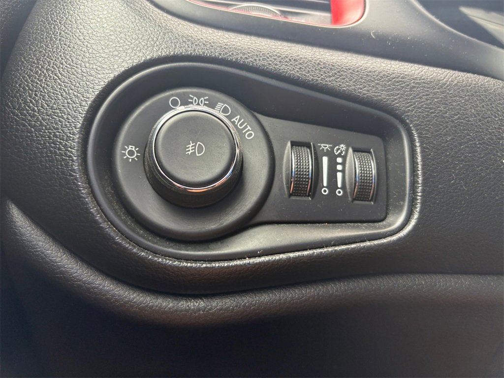 Certified 2021 Jeep Renegade Trailhawk image 31