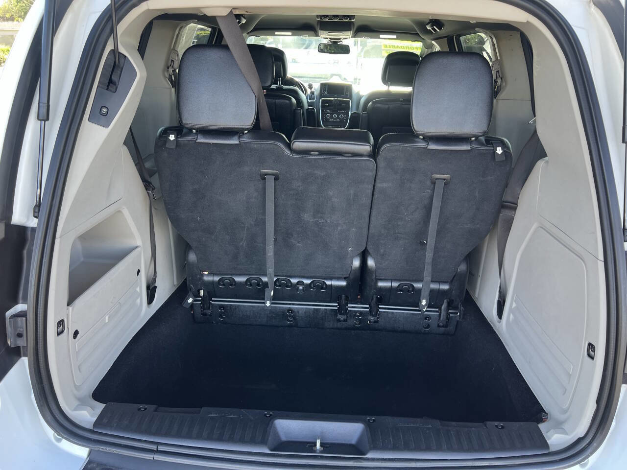 Used 2019 Dodge Grand Caravan SXT image 17