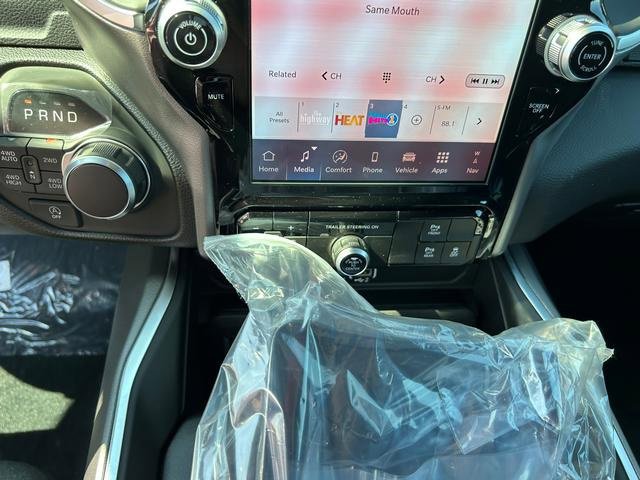 New 2026 RAM 1500 4x4 Crew Cab image 19